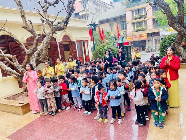 TRƯỜNG MẦM NON HOẠ MY DÂNG HƯƠNG TẠI ĐÀI TƯỞNG NIỆM KHÂM THIÊN
