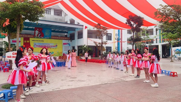 Trường MN Họa My Tổ Chức Tham Quan Trường Tiểu Học Văn Chương